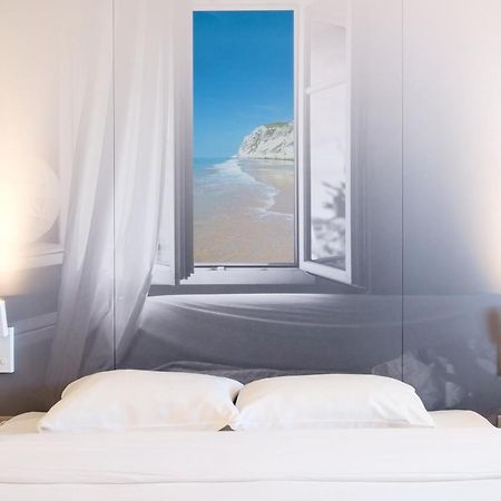 B&B Hotel Calais Centre St Pierre Zewnętrze zdjęcie